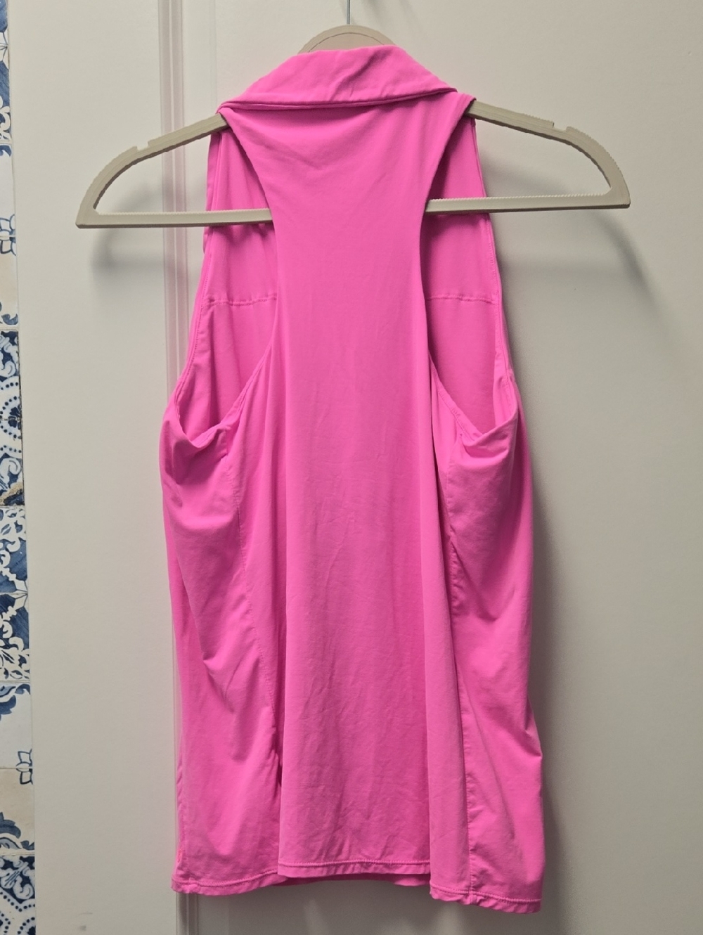 Lilly Pulitzer Luxletic Top Built In Bra - Picture 4 of 7